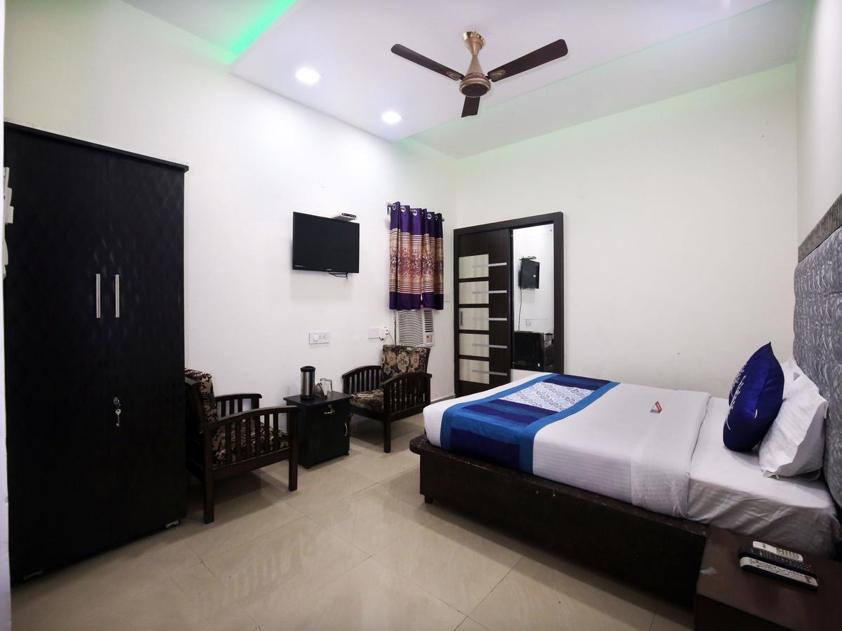 Hotel Oyo 4892 The Grand 3*