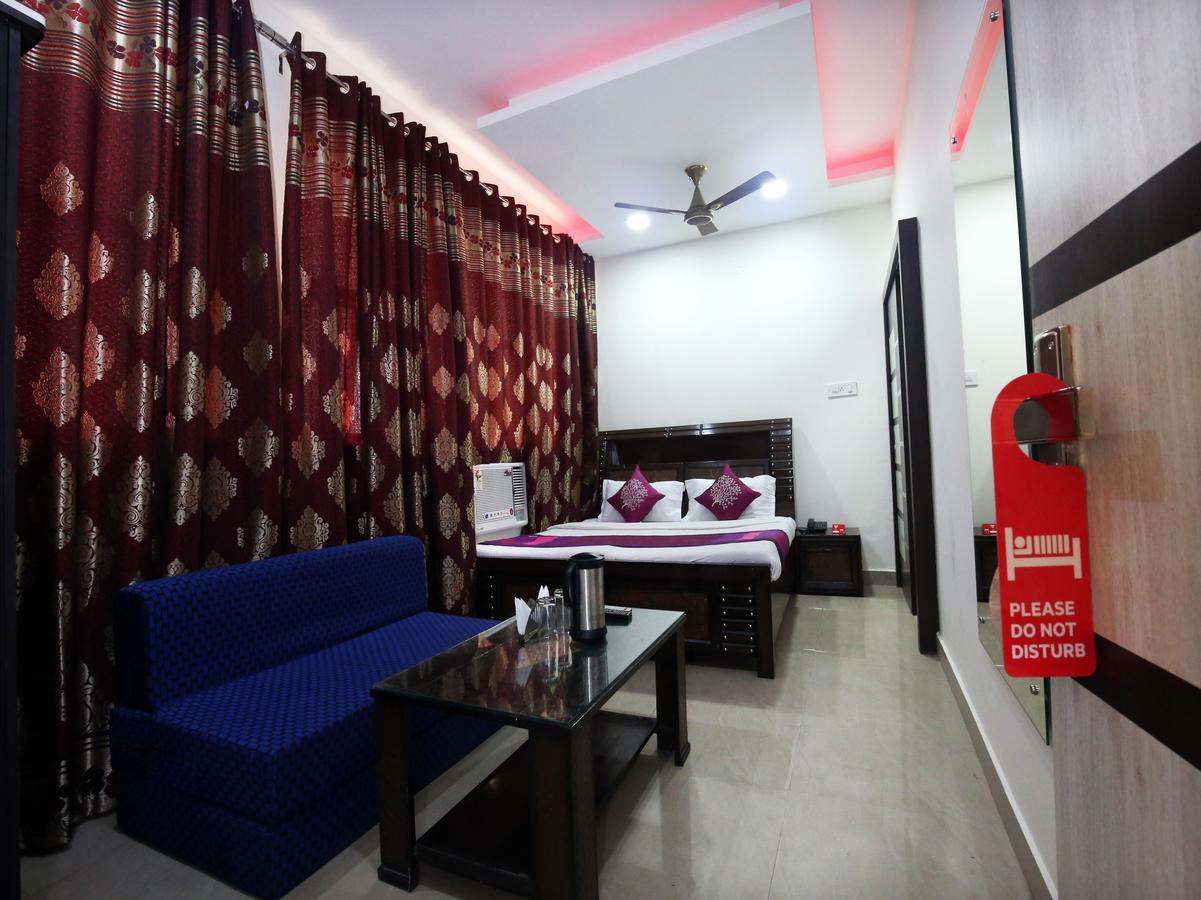 Hotel Oyo 4892 The Grand 3*