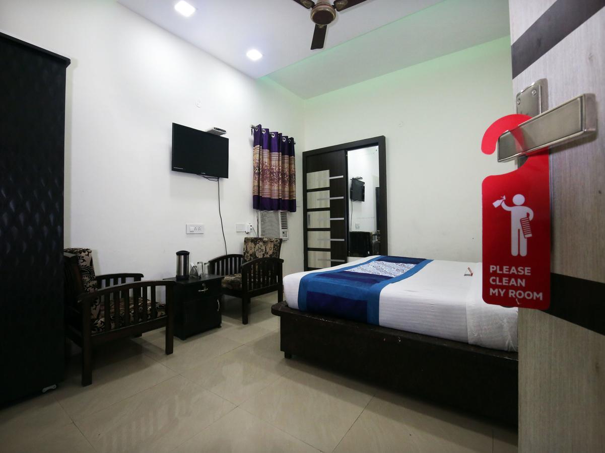 Hotel Oyo 4892 The Grand 3*